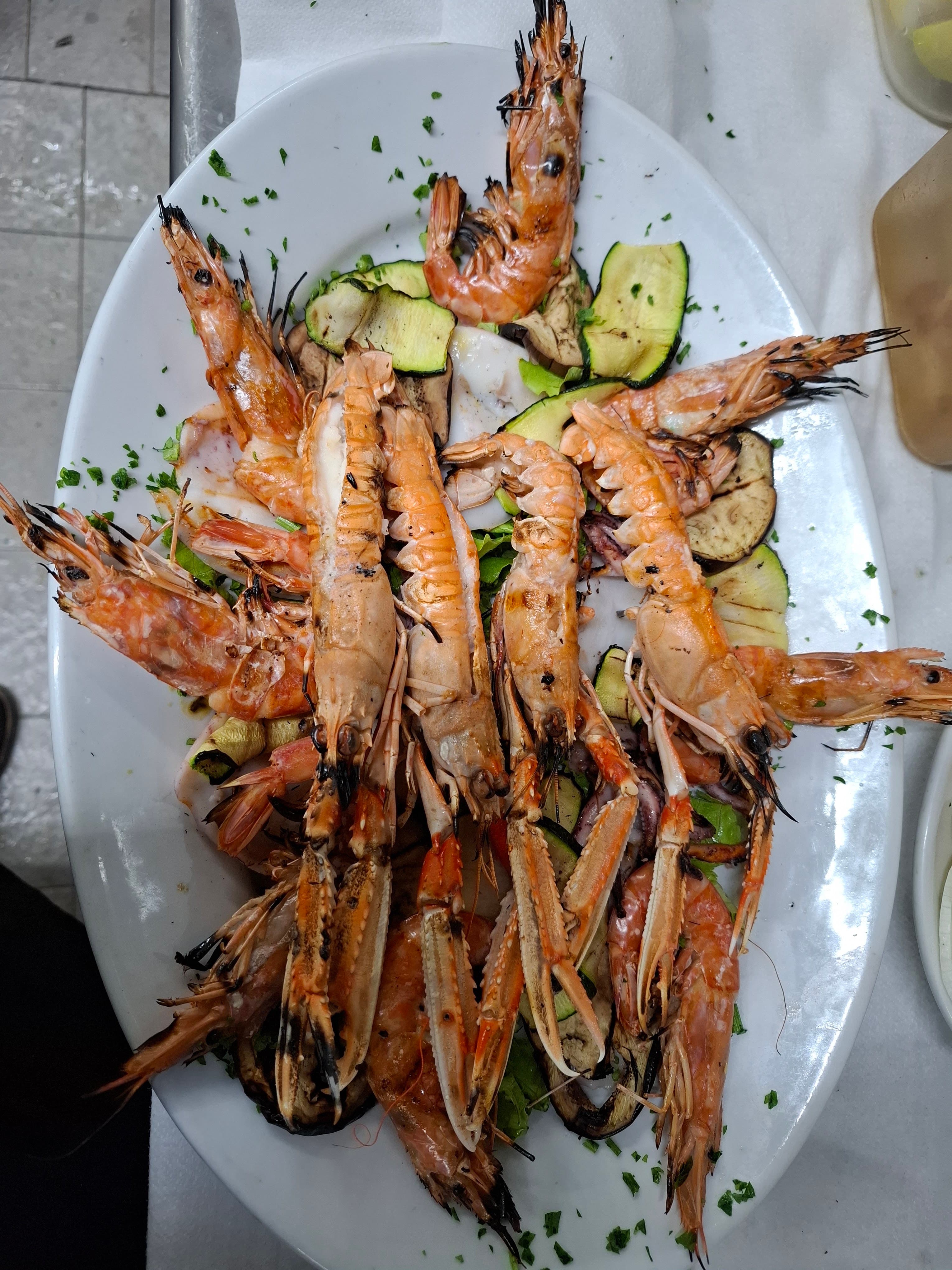 Gamberoni grigliati con zucchine